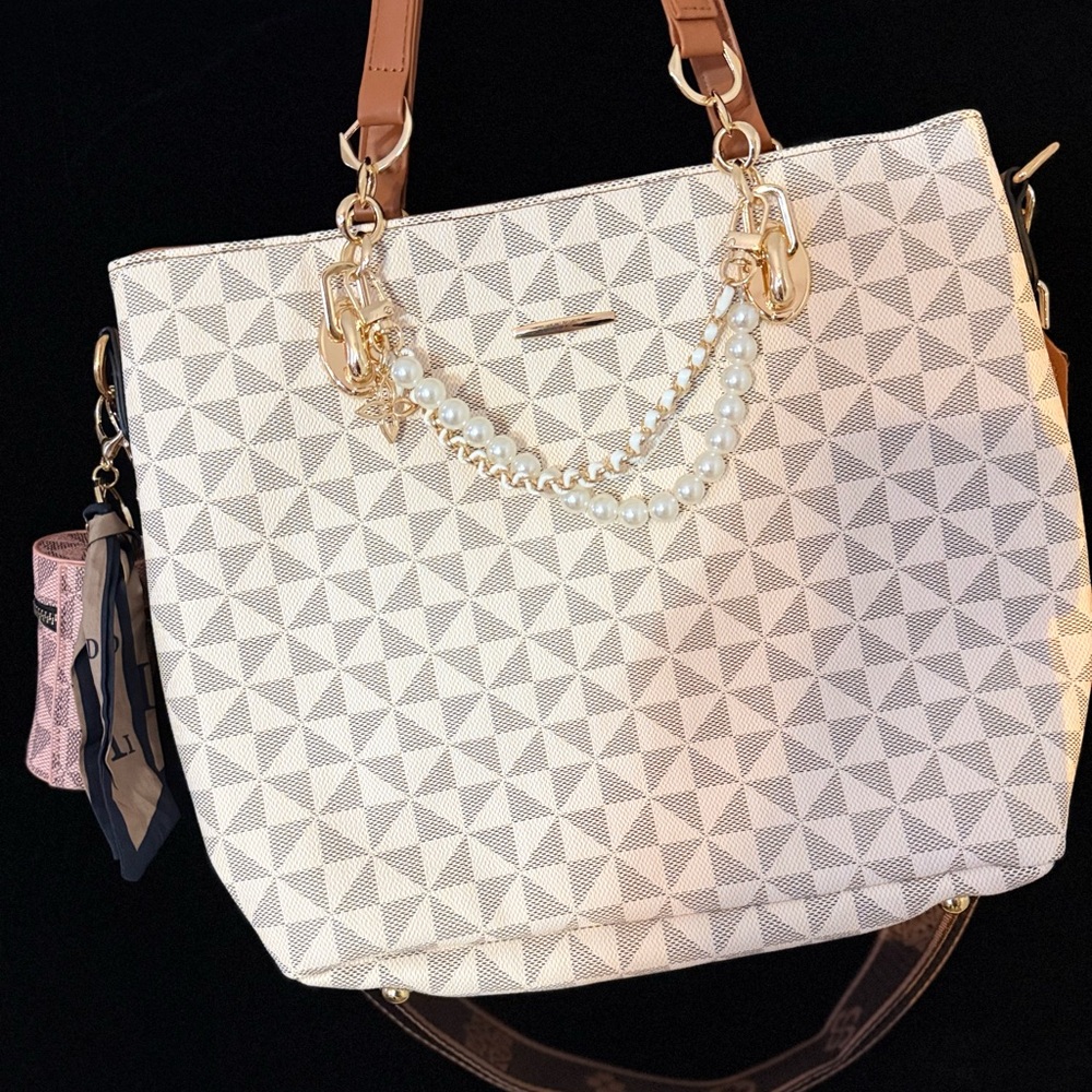 Elegant Cream and Tan Women's Handbag
